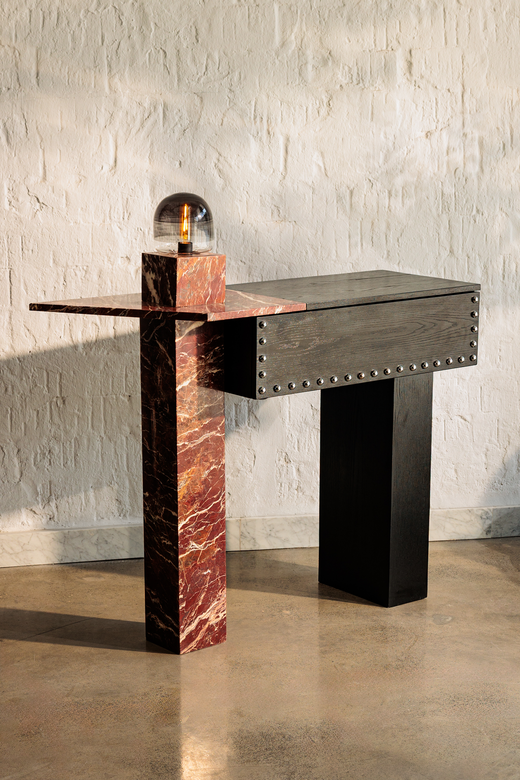 "Lumineer" Console